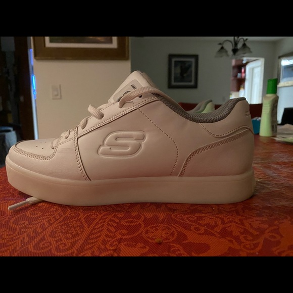Skechers boys light up sneakers worn maybe 5 x’s - Picture 5 of 14